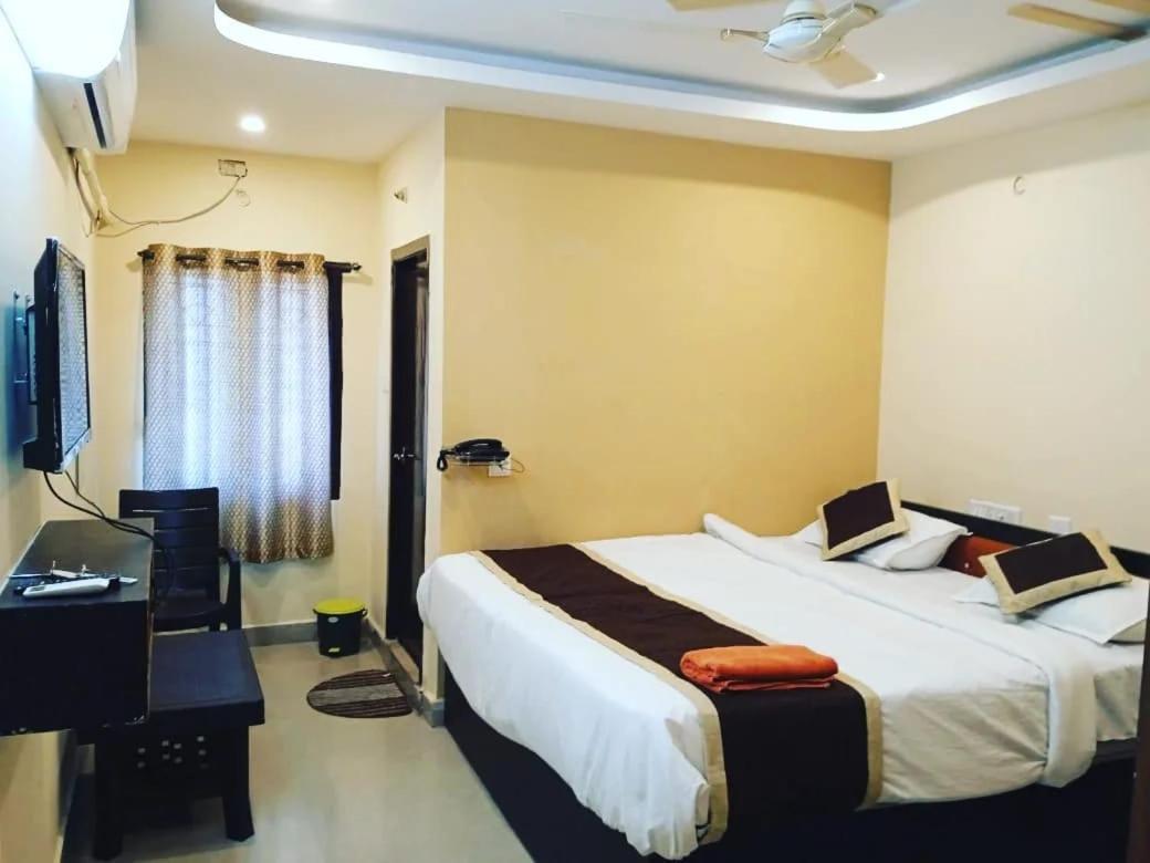 The Royal Inn Visakhapatnam Exterior foto